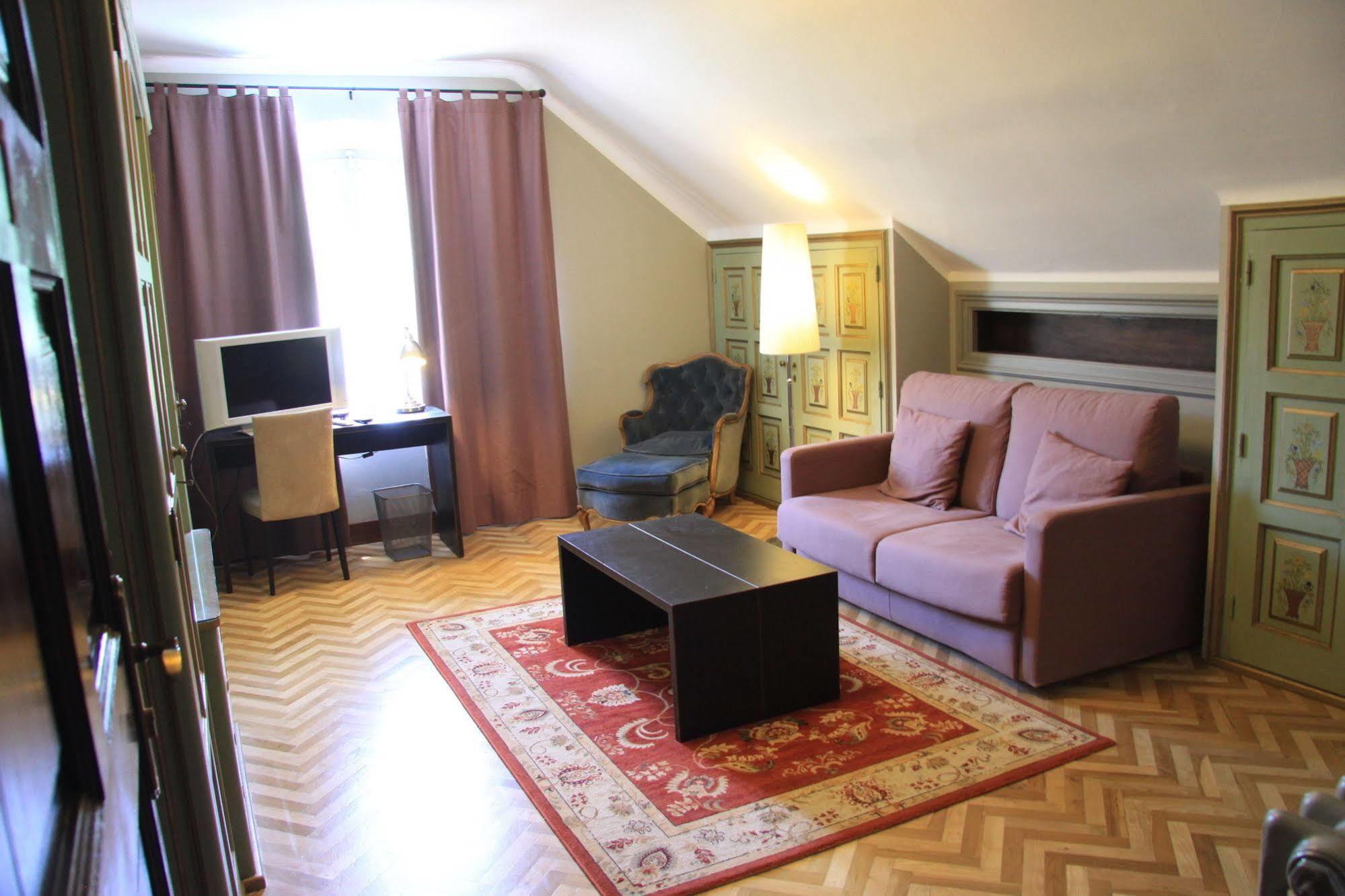 Angelats Hotel - A Signature Boutique Hotel & Restaurant Рибес-де-Фресер Экстерьер фото